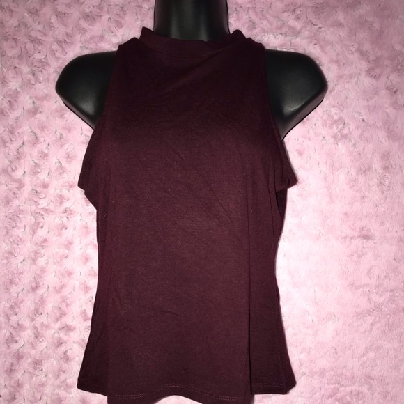 Tops - Picture 2 of 8